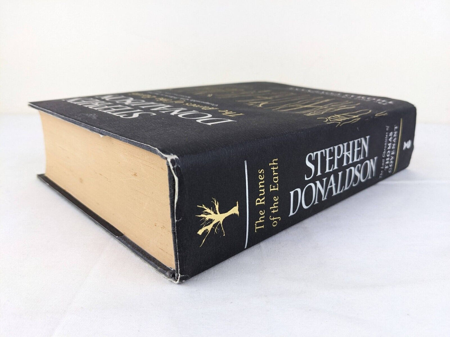 Last of Thomas Covenant: Runes of the earth Stephen Donaldson Hardcover 2004