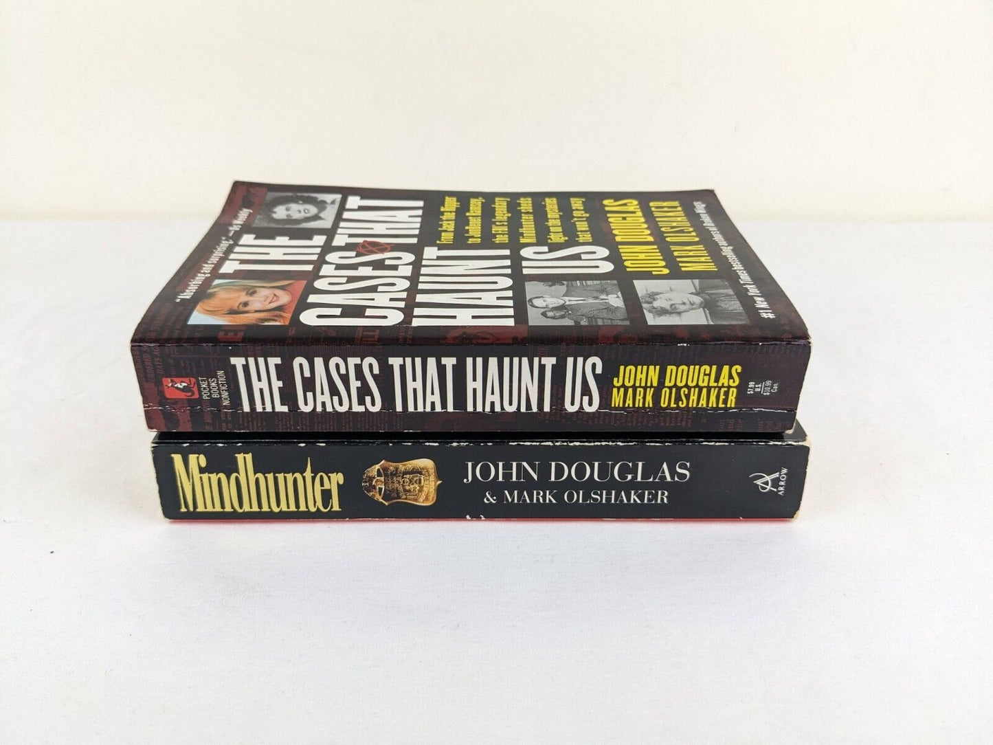 Mindhunter / cases that haunt us by John Douglas & Mark Olshaker 1997