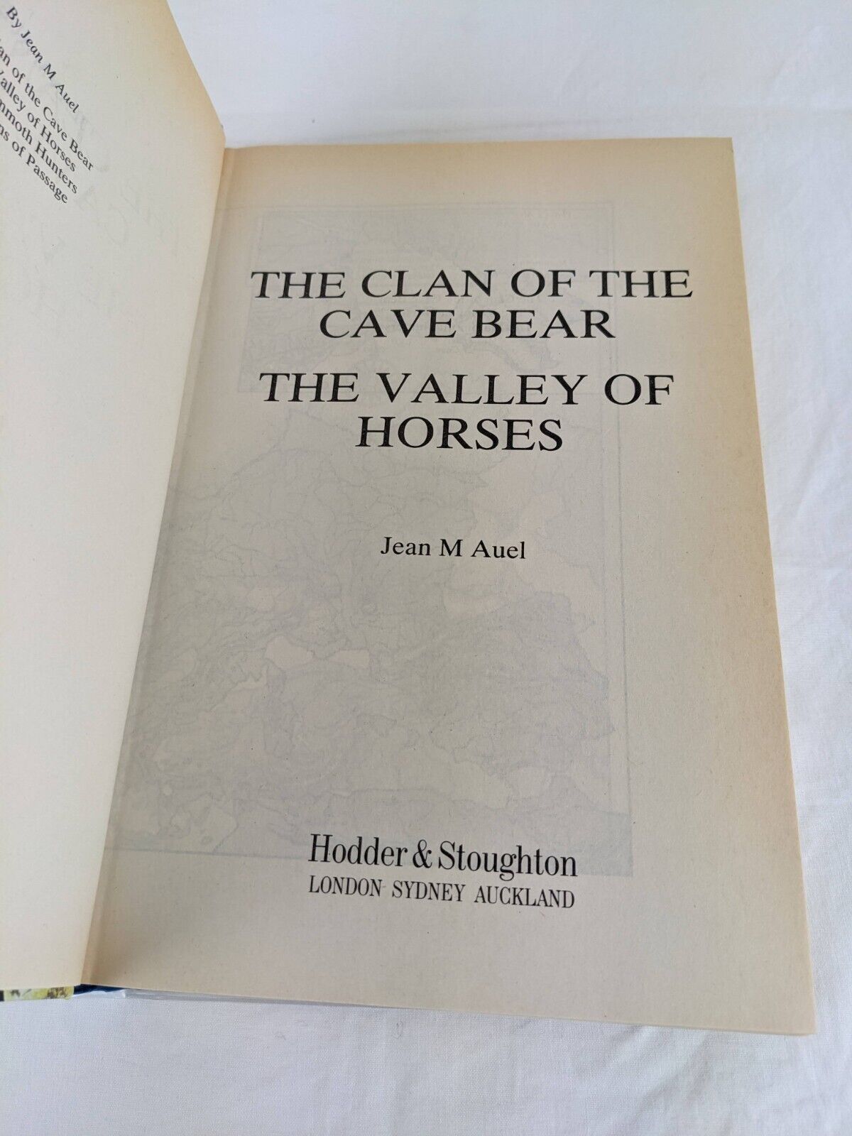 Cave bear & Valley of horses by Jean M. Auel 1994 Hardcover - Earth's children