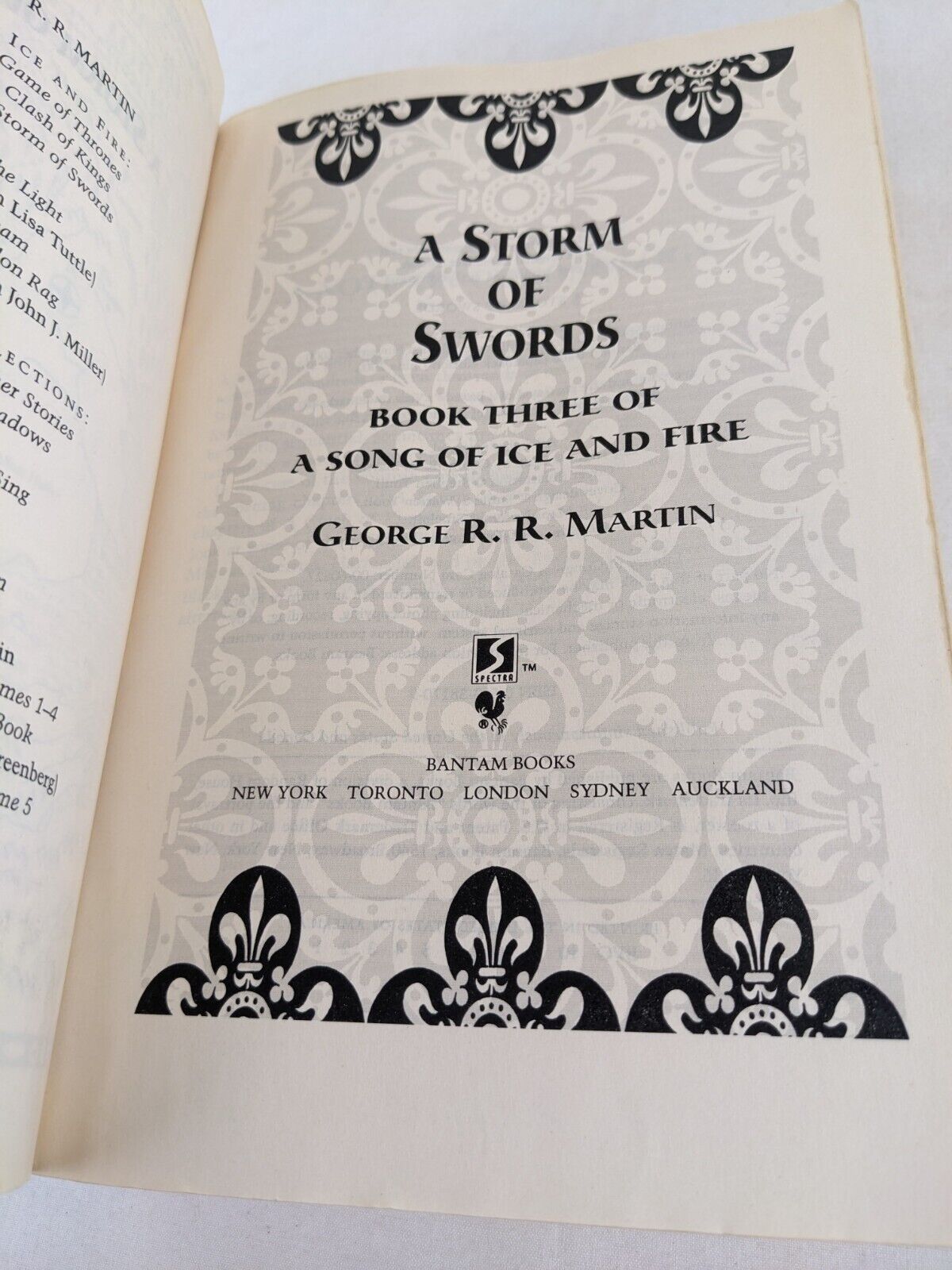 A storm of swords by George R.R. Martin 2002 US First Edition Trade paperback