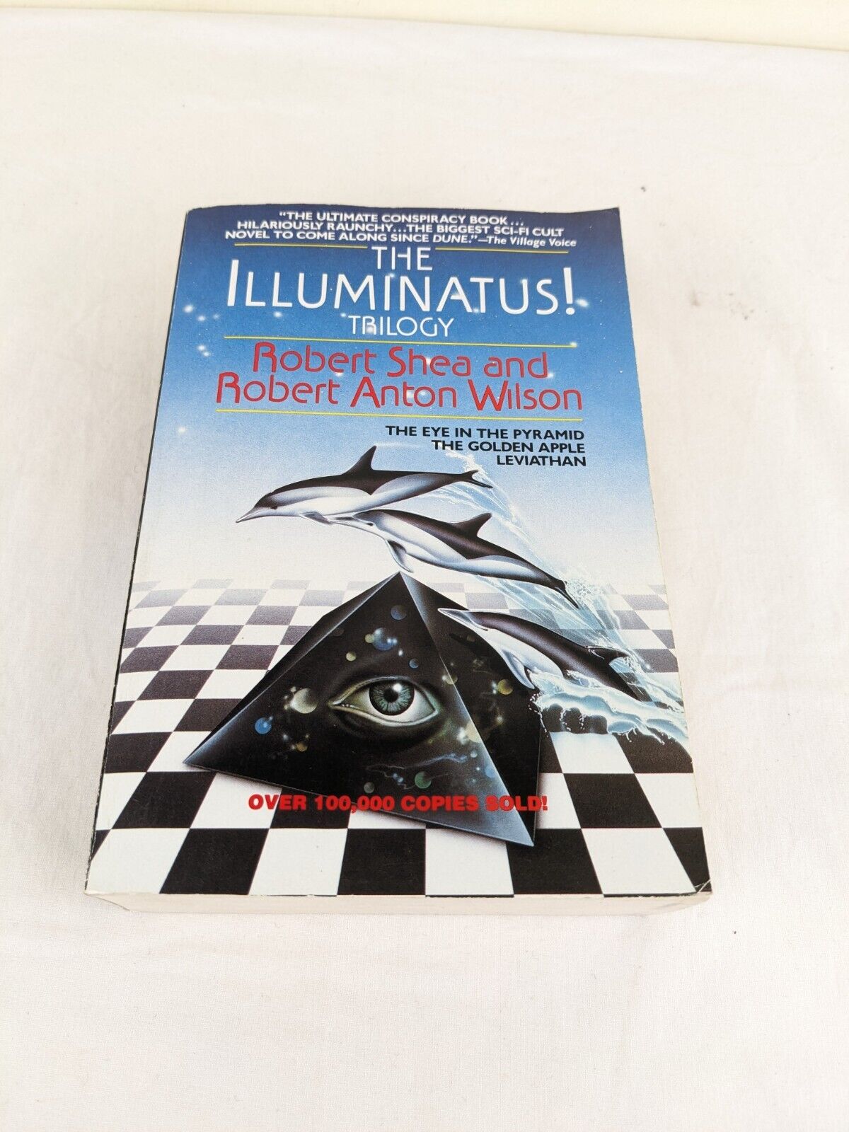 illuminatus! trilogy by Robert Shea & Robert Anton Wilson 1988 Eye, Apple Leviat