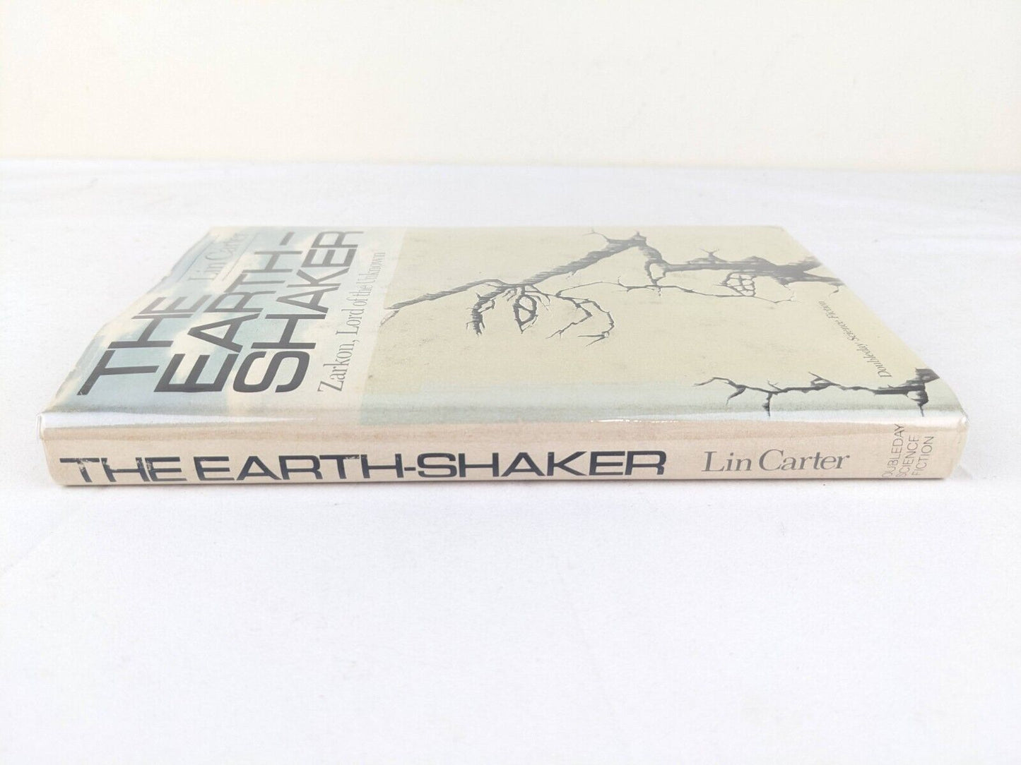 The Earth-shaker by Lin Carter 1982 First Edition Hardcover Zarkon