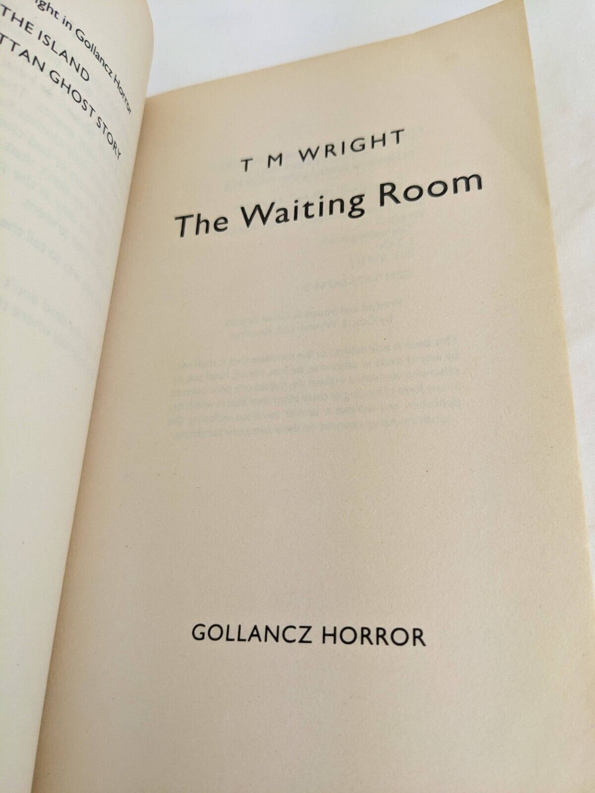 The waiting room by T.M. Wright 1990 Gollancz Horror