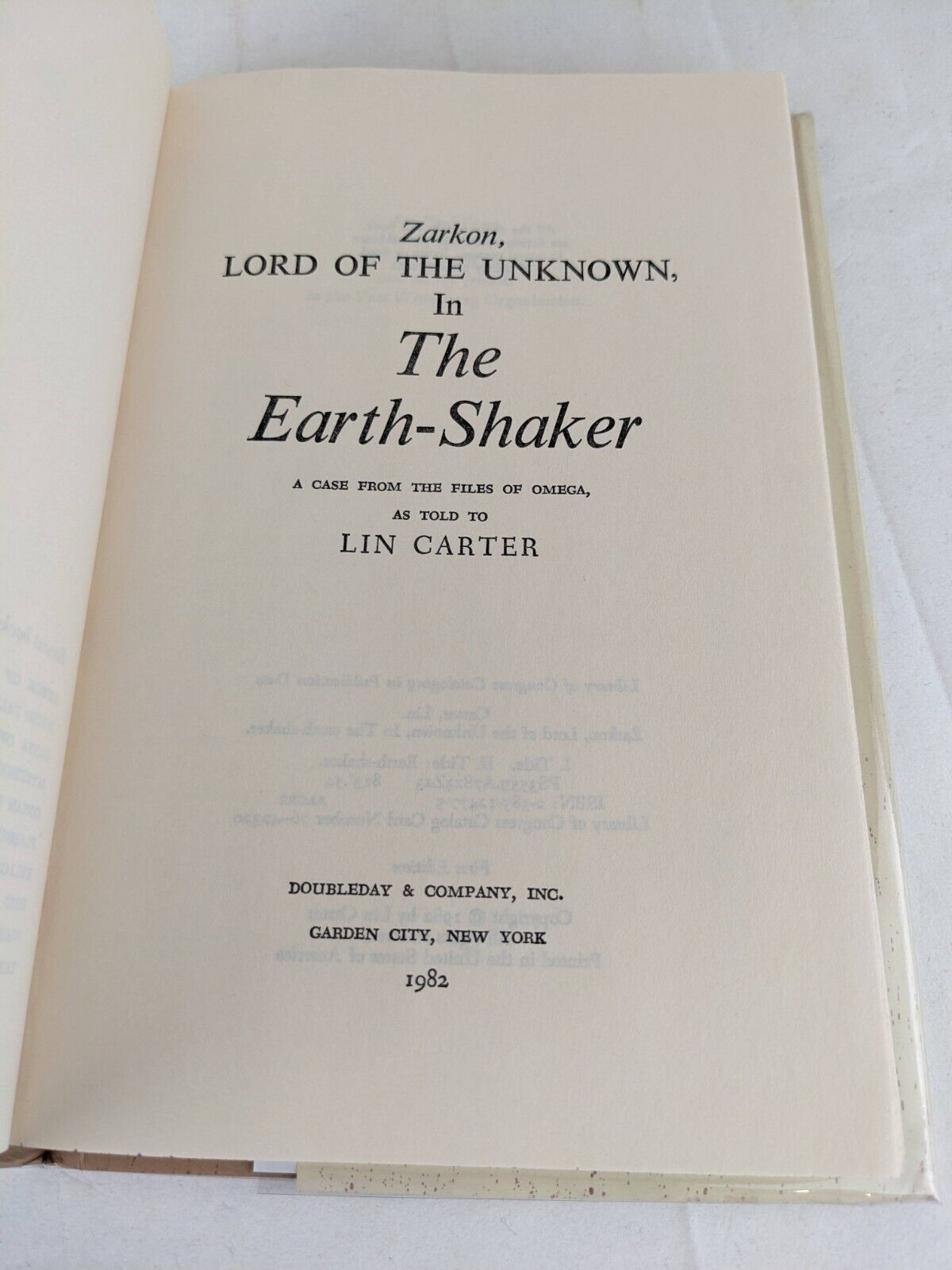 The Earth-shaker by Lin Carter 1982 First Edition Hardcover Zarkon