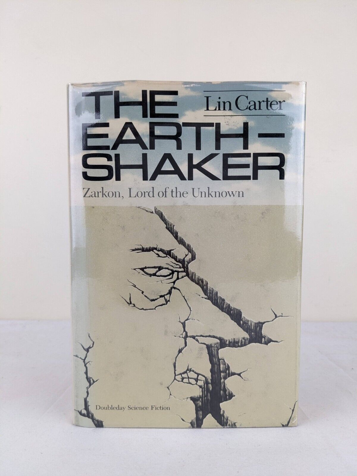 The Earth-shaker by Lin Carter 1982 First Edition Hardcover Zarkon