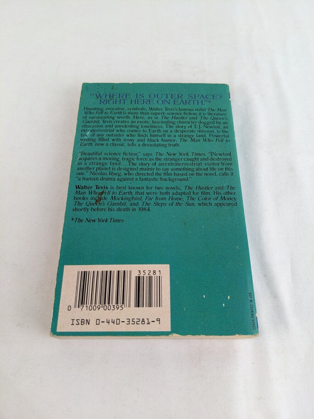 The man who fell to Earth by Walter Tevis 1986 Laurel book
