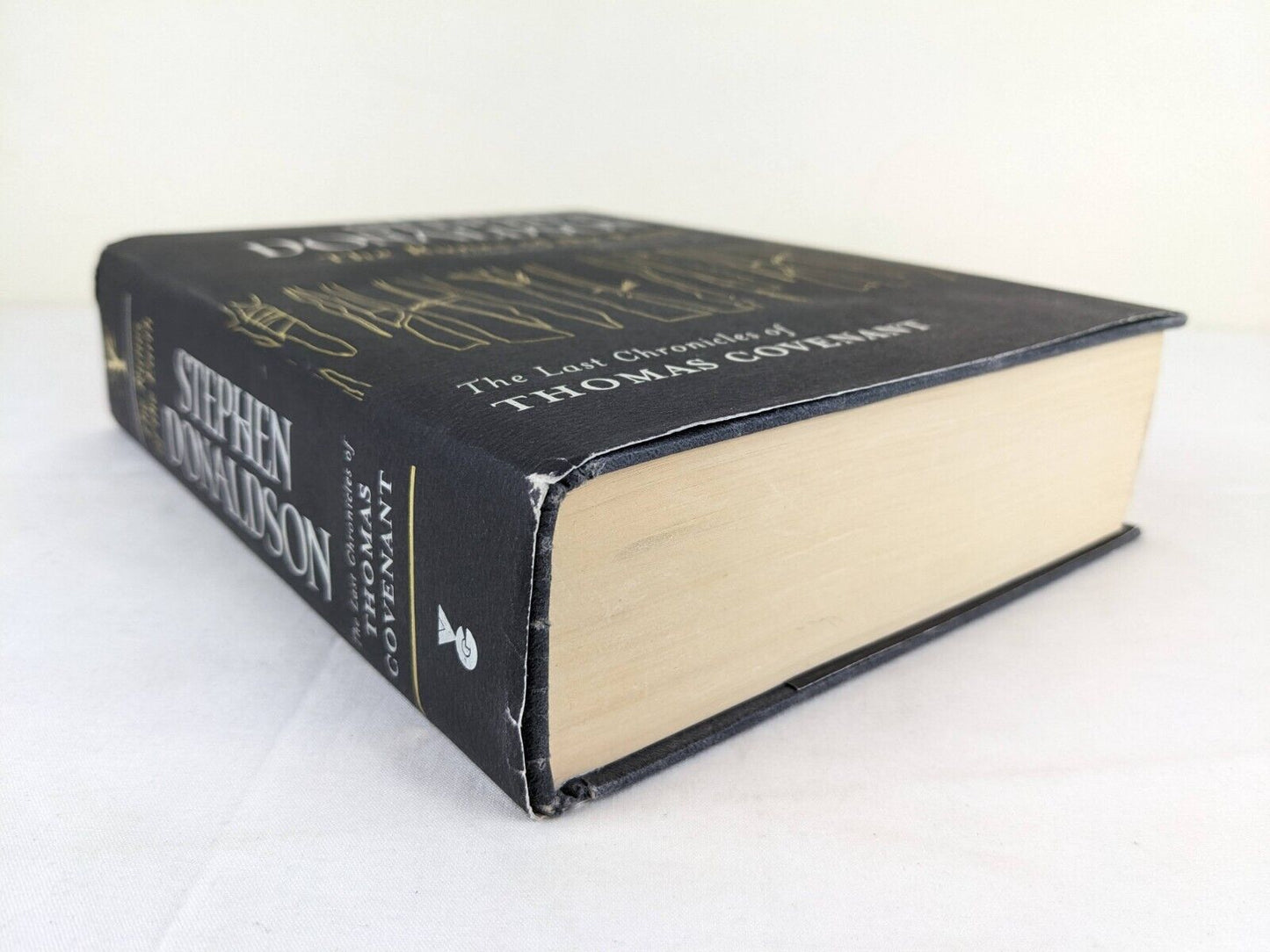 Last of Thomas Covenant: Runes of the earth Stephen Donaldson Hardcover 2004