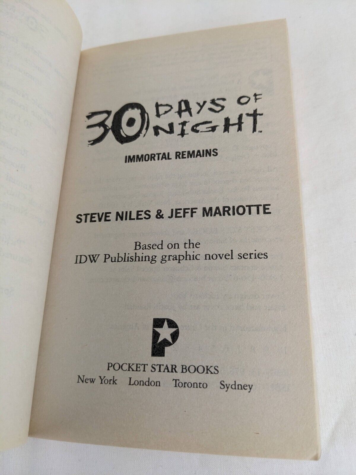 30 days of night: Rumors of the undead & Immortal remains by Steve Niles 2006