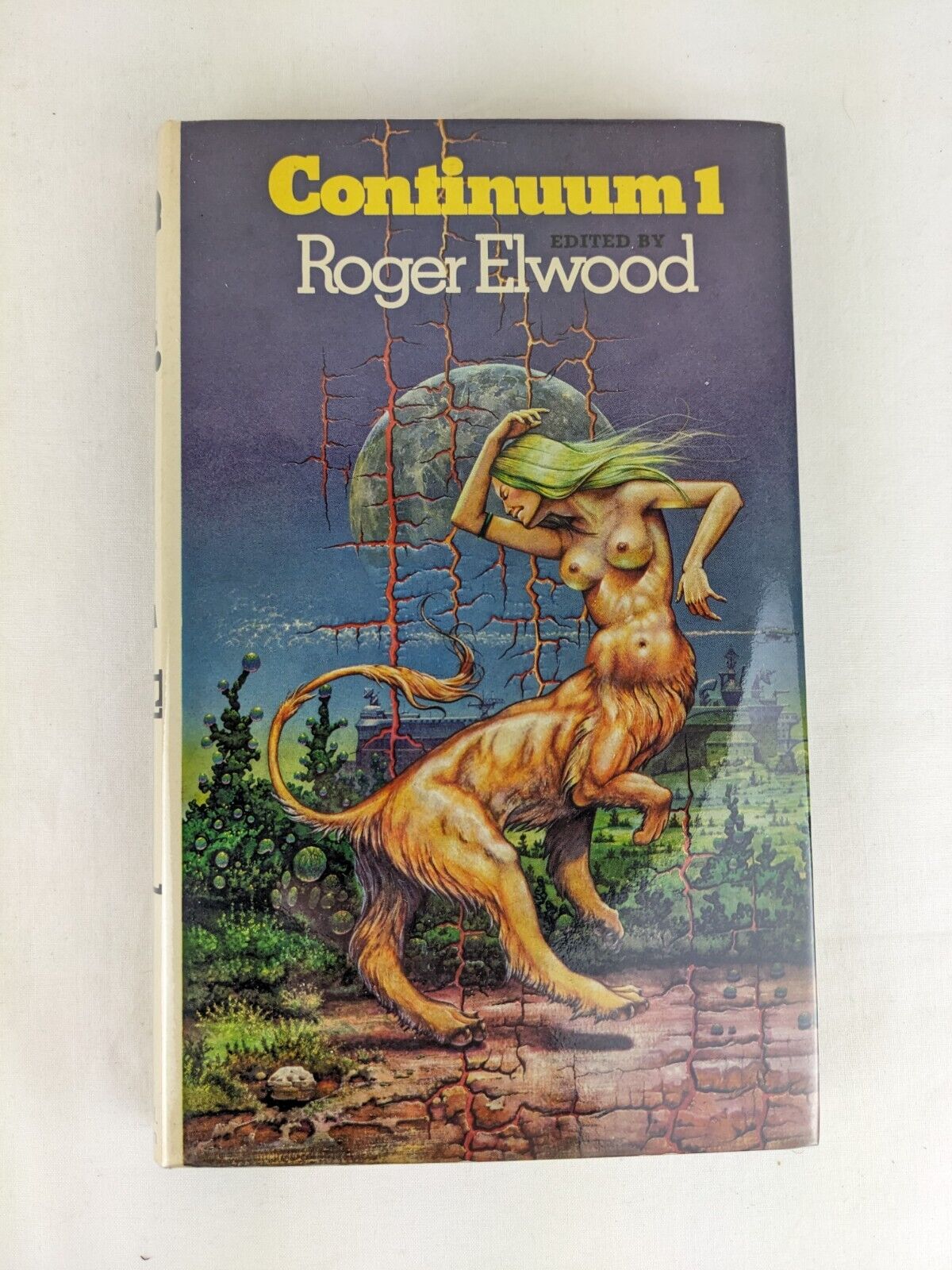 Continuum 1 - Roger Elwood hardcover 1975 Koontz McCaffrey Wolfe Farmer Anderson