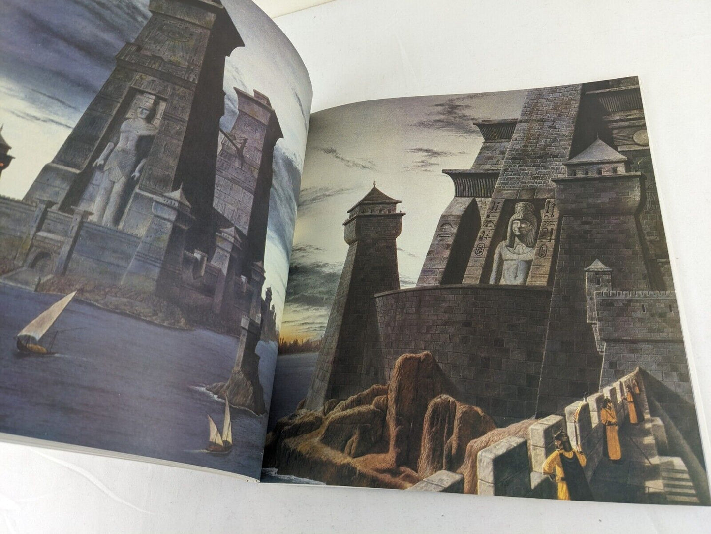 Realms of fantasy by Malcolm Edwards & Robert Holdstock 1983 Fantasy Art