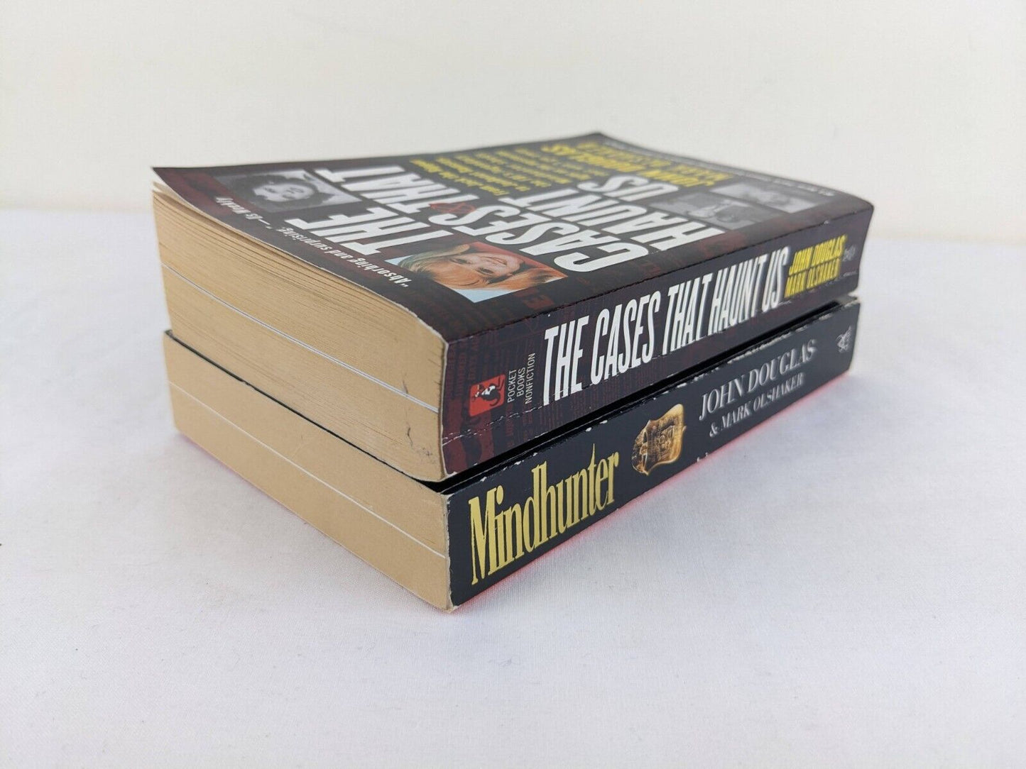Mindhunter / cases that haunt us by John Douglas & Mark Olshaker 1997