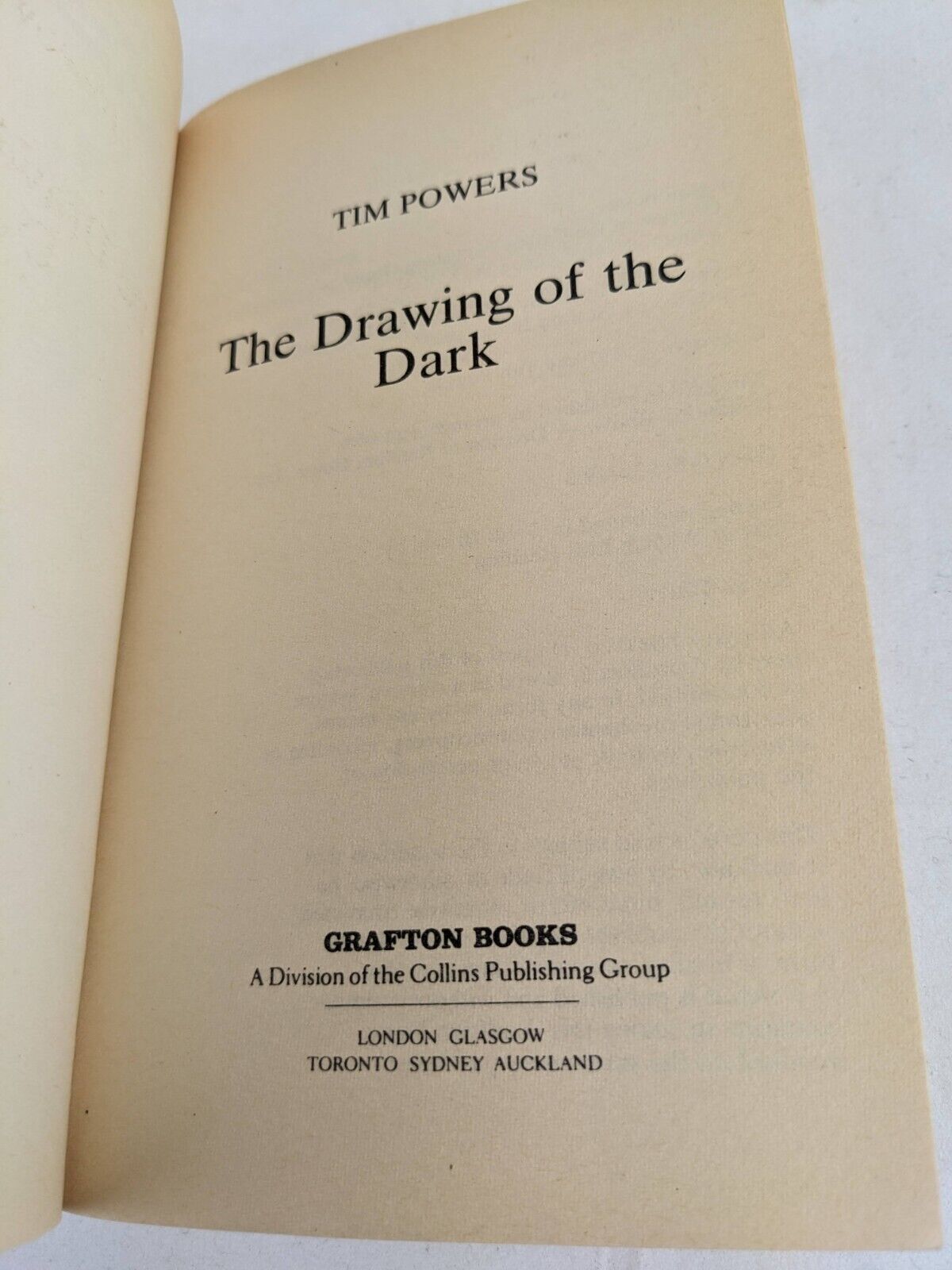 The drawing of the dark by Tim Powers 1981