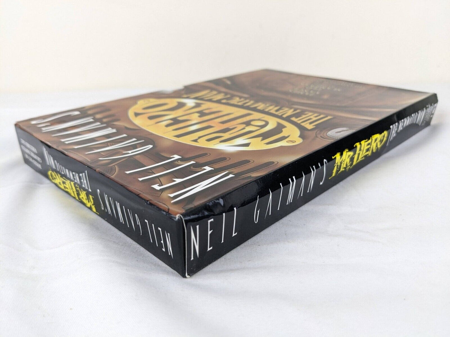 neil Gaiman - Mr. Hero the newmatic man complete comics in two volumes box set