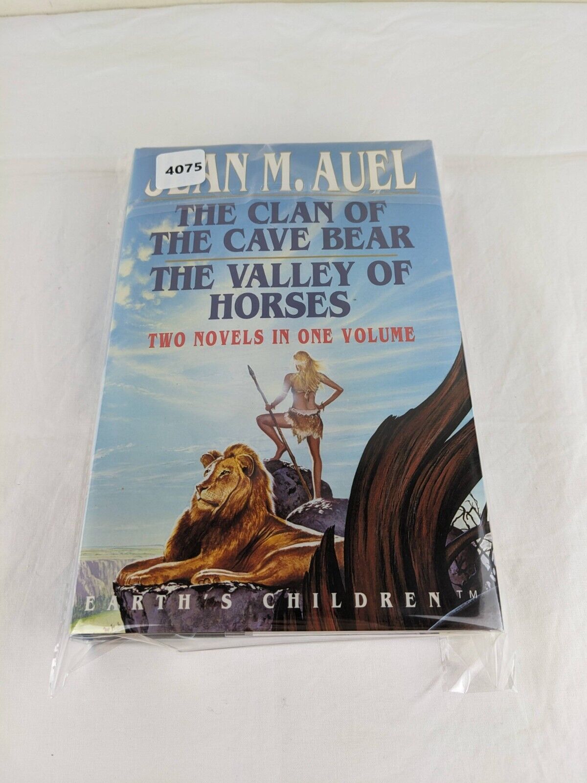 Cave bear & Valley of horses by Jean M. Auel 1994 Hardcover - Earth's children