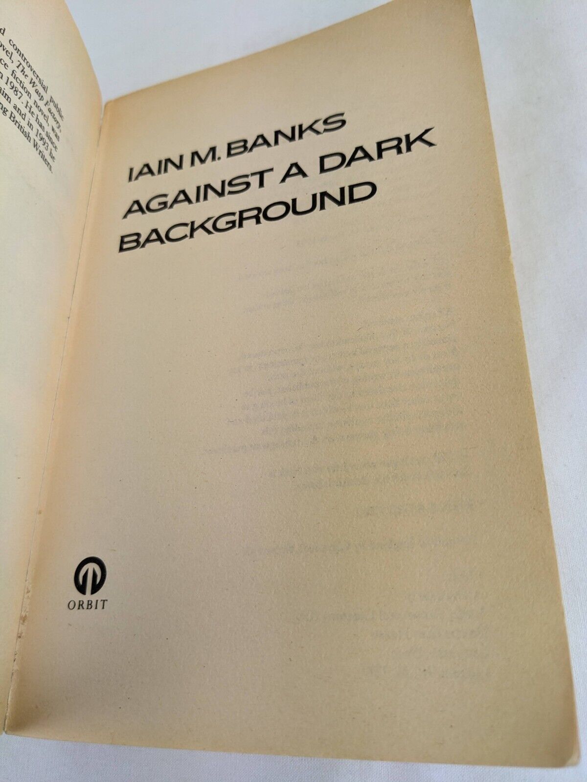 Against a dark background by Iain M. Banks 1998