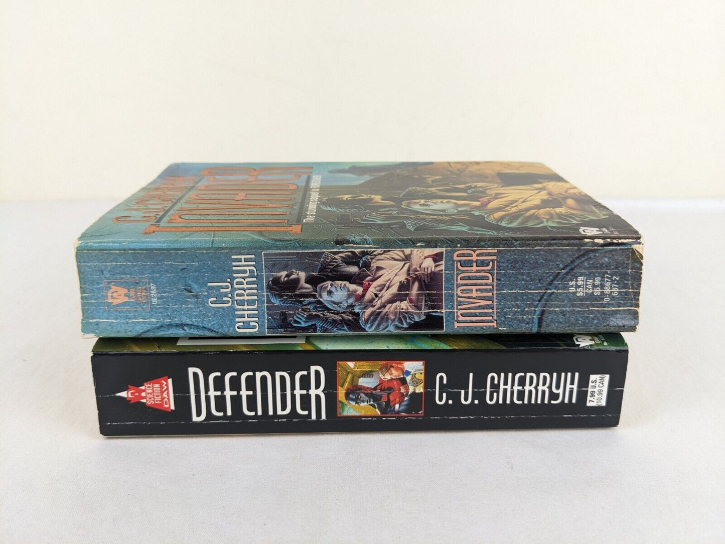 Invader & Defender by C.J. Cherryh 1996 The foreigner series