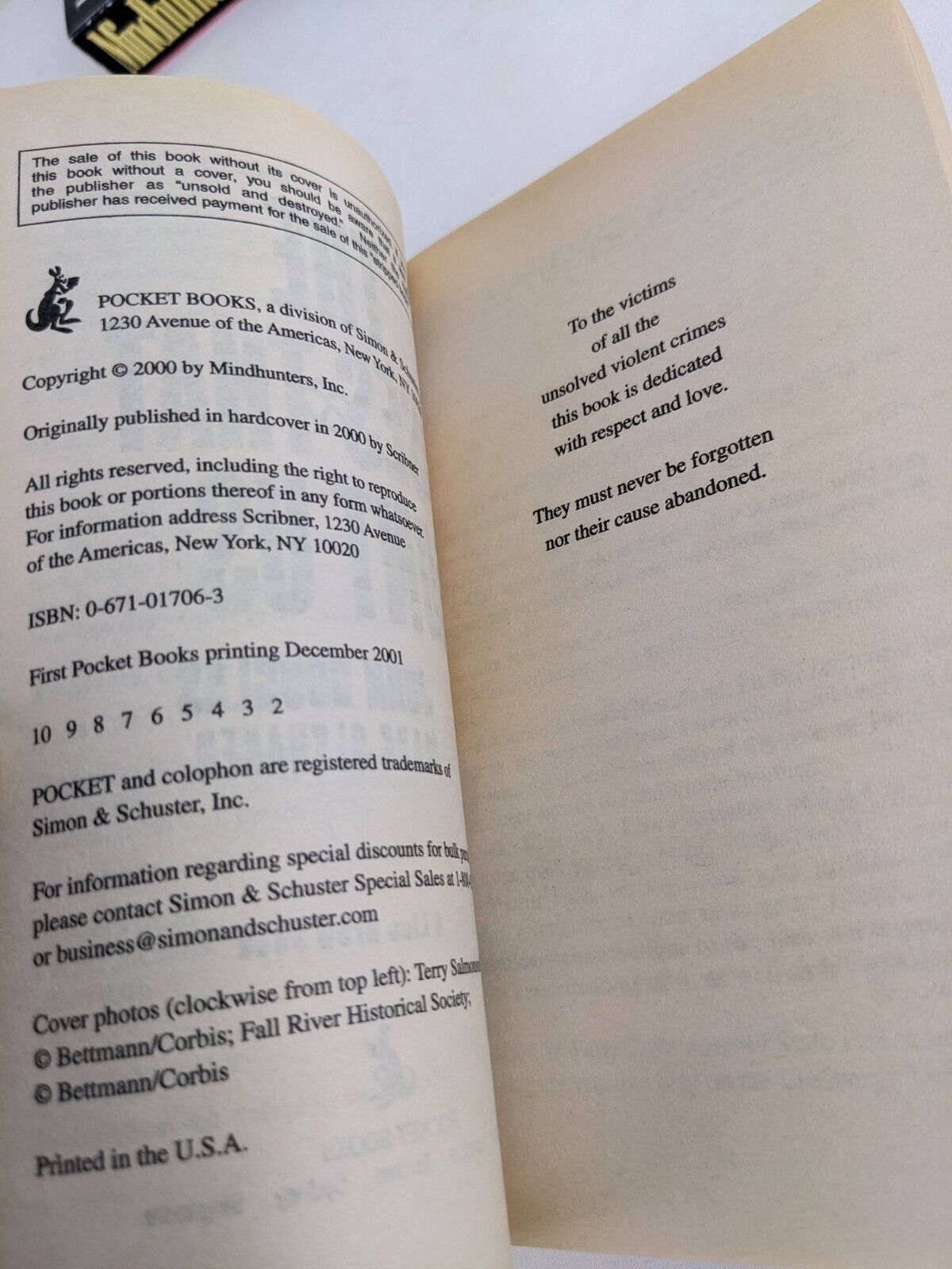 Mindhunter / cases that haunt us by John Douglas & Mark Olshaker 1997